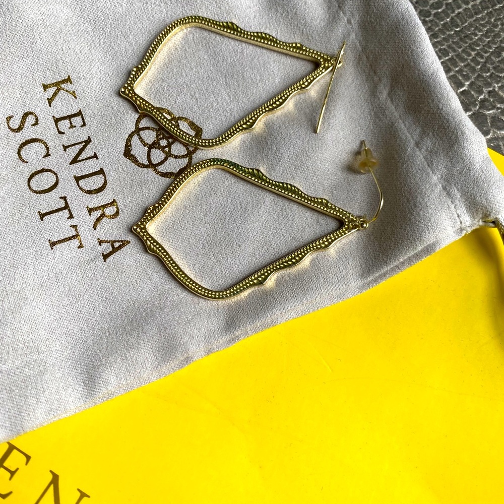 Kendra Scott gold Sophee drop earrings